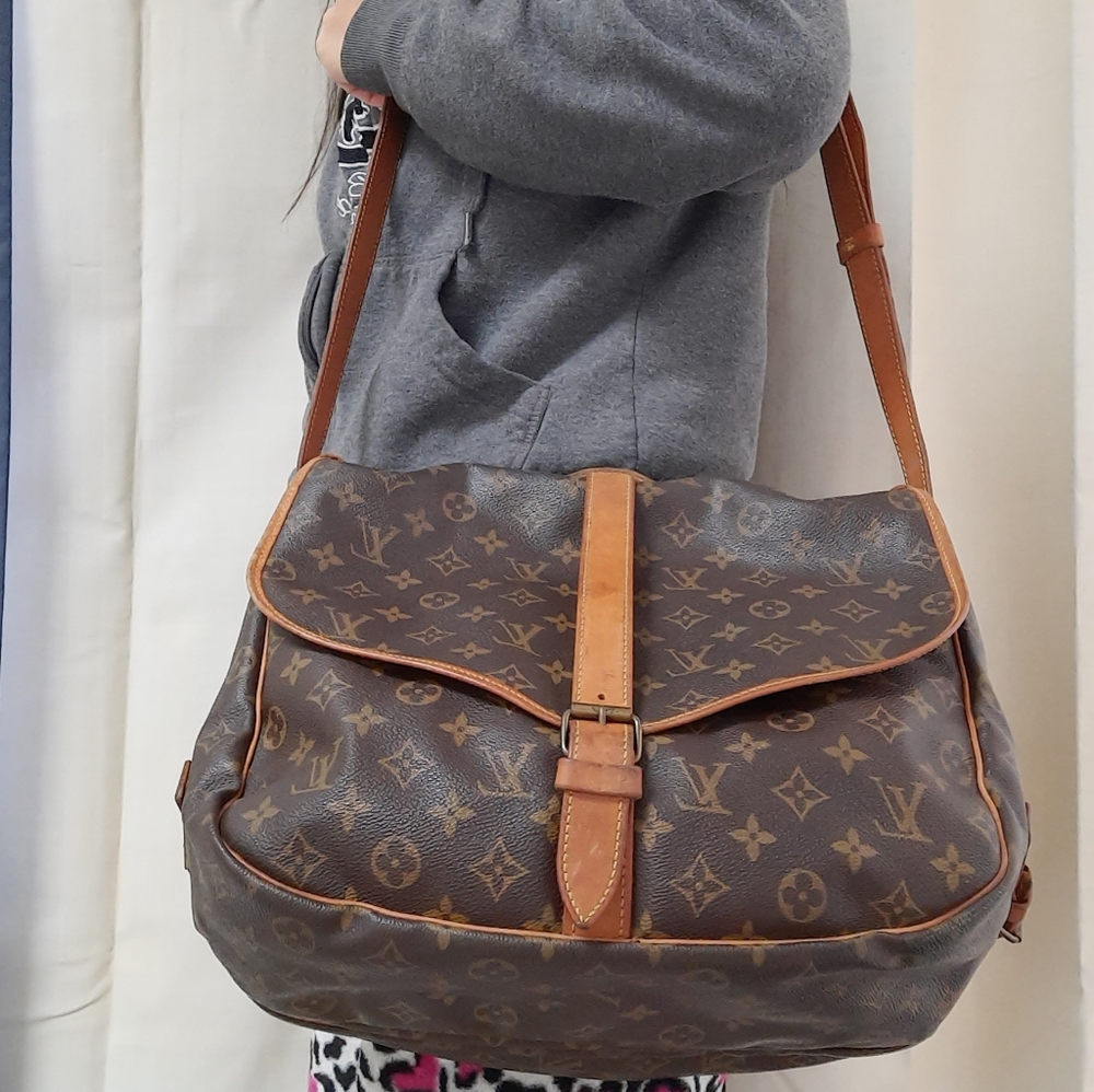Authentic Louis Vuitton SAUMUR 35 monogram canvas Crossbody shoul… - Picture 11 of 16